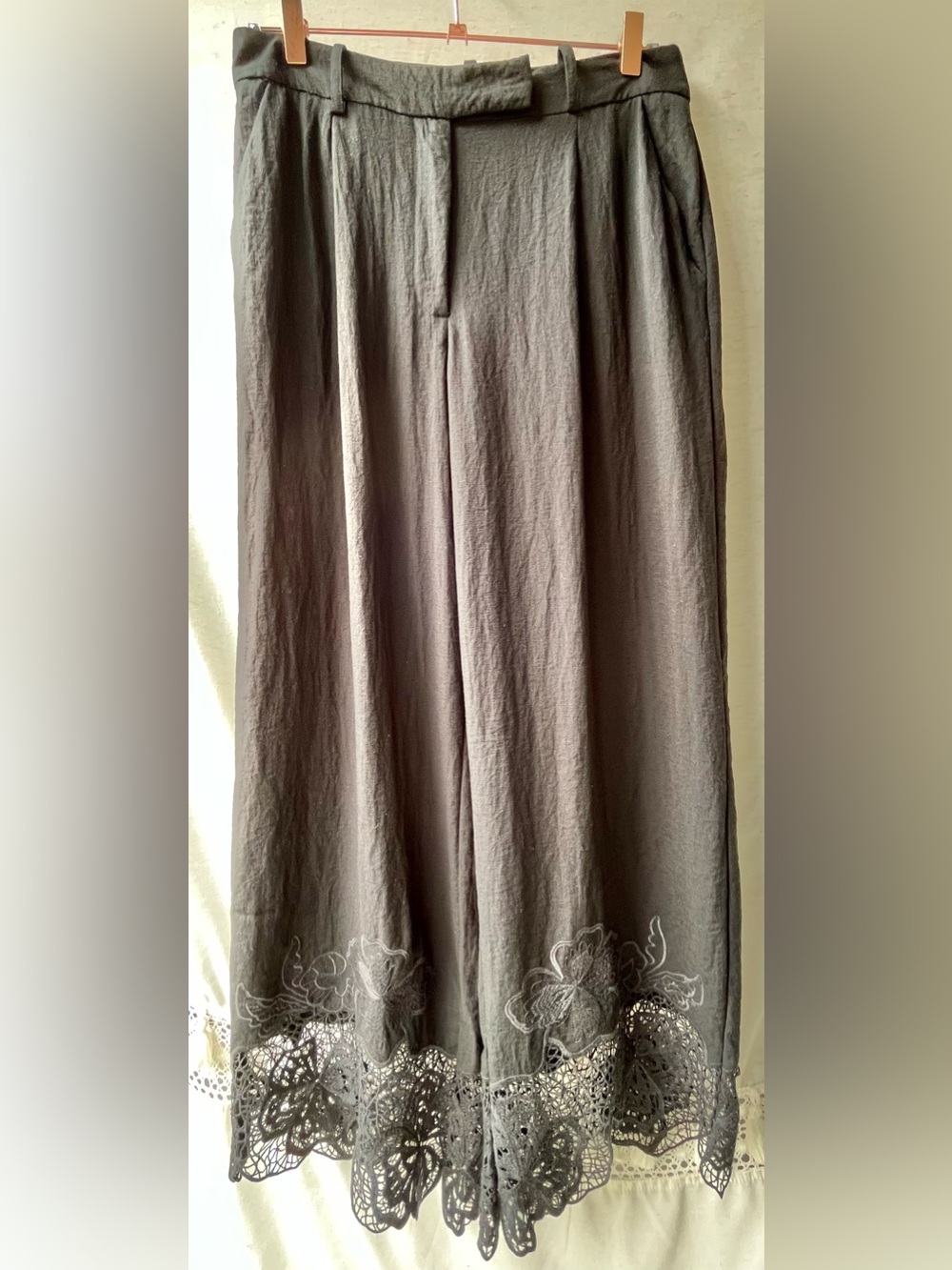 Zara Embroidery Trousers High Waist Embroidery Floral Zip up Black Medium NWT - Picture 8 of 12